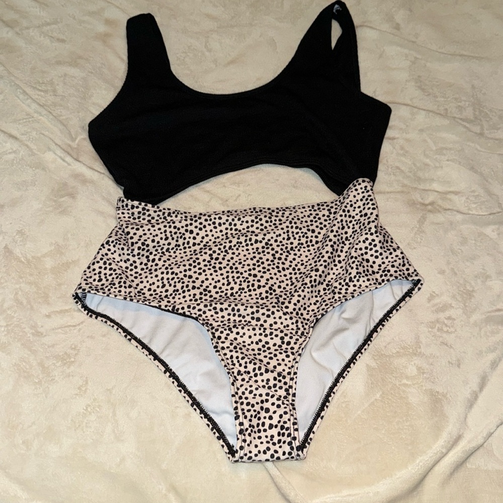 SHEIN ONE PIECE CHEETA BATHING SUIT XL